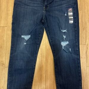 Distressed Levi’s cropped Blue Jeans